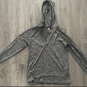 Women’s Under Armour hooded athletic loose long sleeve
